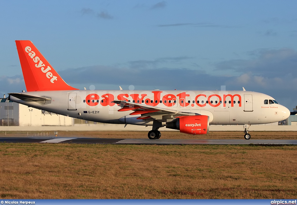 G-EZIY, Airbus A319-100, easyJet