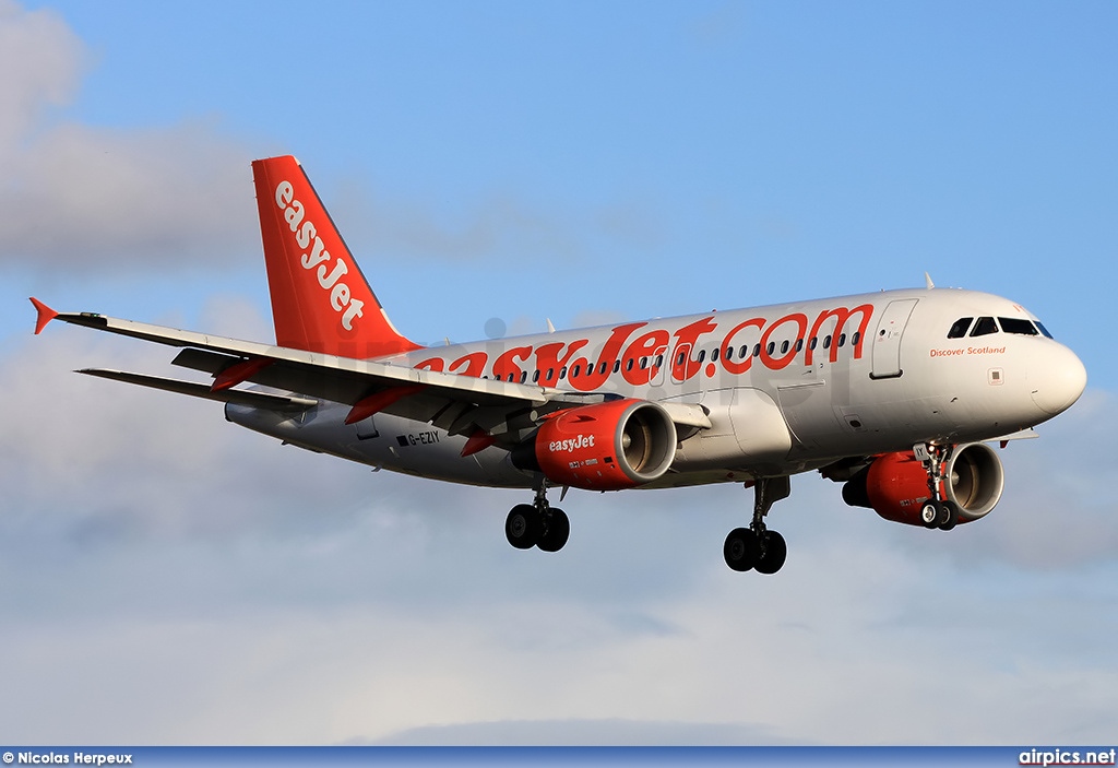 G-EZIY, Airbus A319-100, easyJet