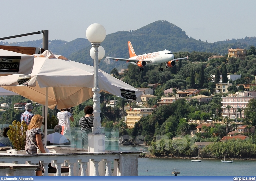 G-EZTJ, Airbus A320-200, easyJet