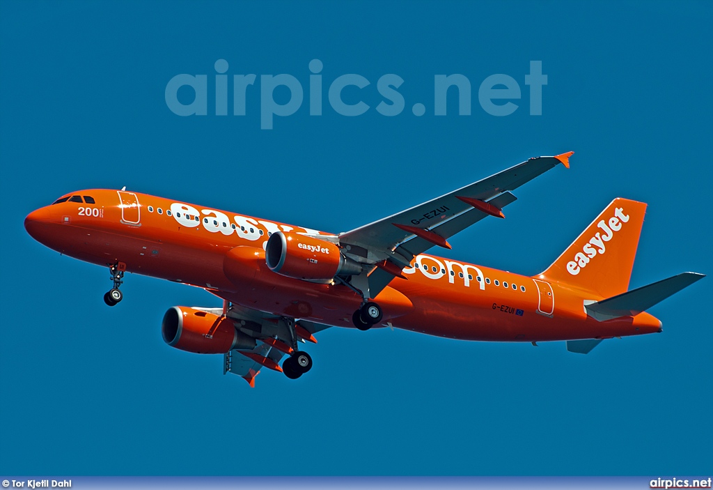 G-EZUI, Airbus A320-200, easyJet