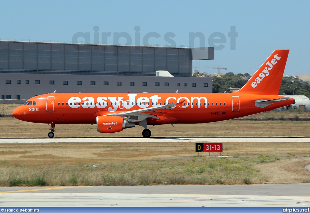 G-EZUI, Airbus A320-200, easyJet