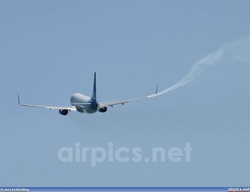 G-OXLC, Boeing 737-800, XL Airways