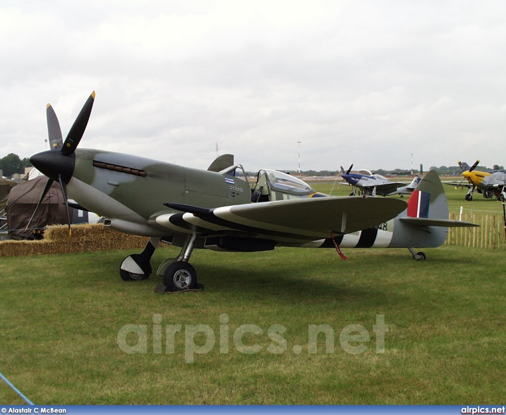 G-OXVI, Supermarine Spitfire LFXVIe, Private