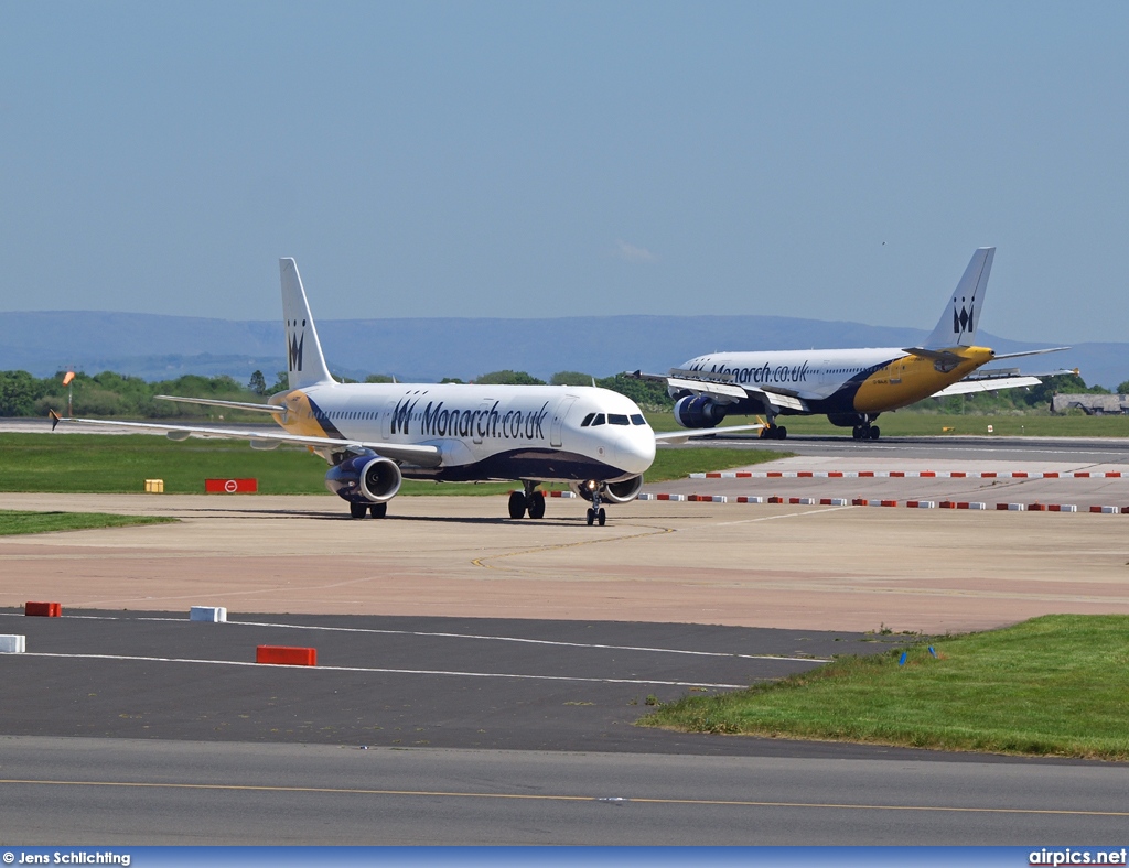 G-OZBL, Airbus A321-200, Monarch Airlines