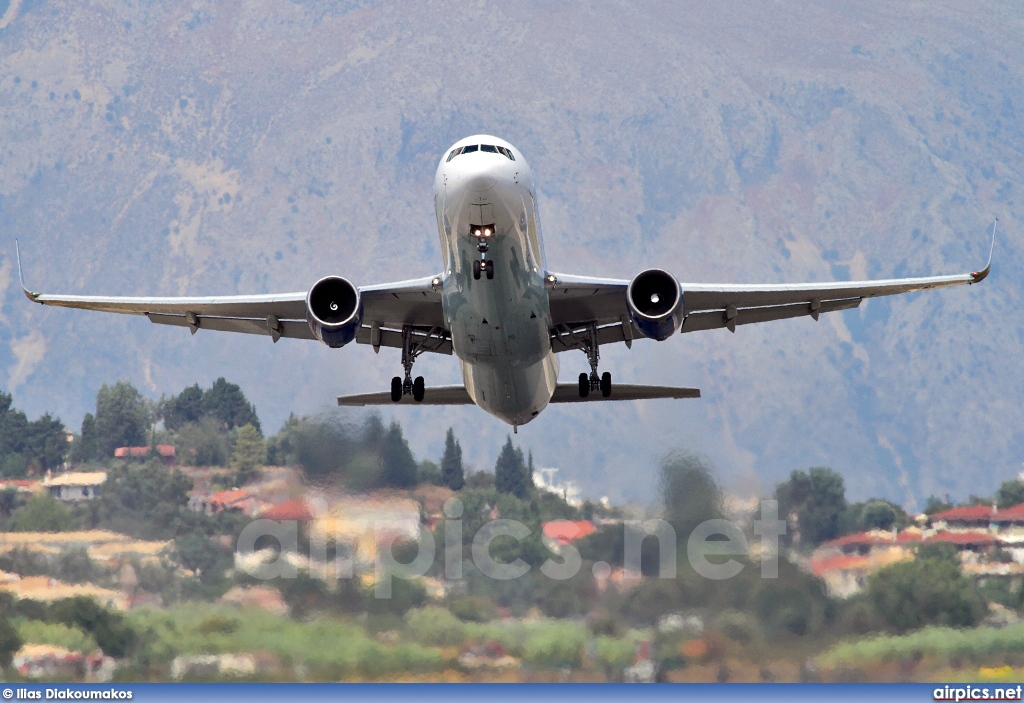 G-TCCB, Boeing 767-300ER, Thomas Cook Airlines