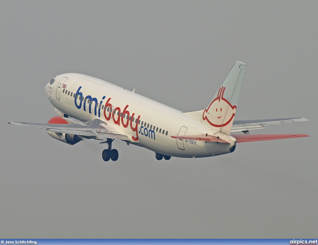 G-TOYI, Boeing 737-300, bmibaby