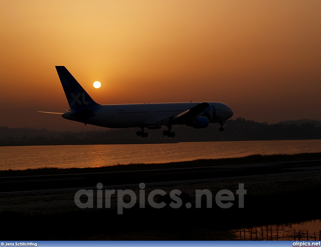 G-VKNH, Boeing 767-300ER, XL Airways