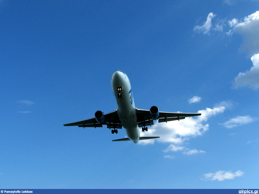 G-VKNH, Boeing 767-300ER, XL Airways