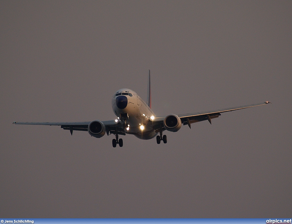 HA-LOC, Boeing 737-800, MALEV Hungarian Airlines