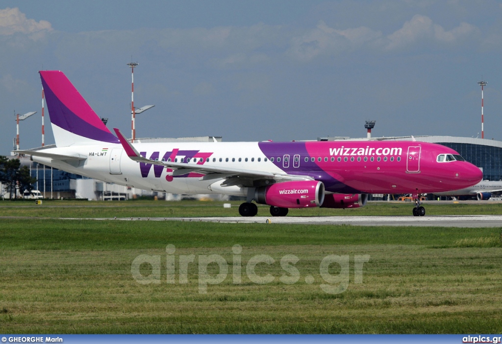 HA-LWT, Airbus A320-200, Wizz Air