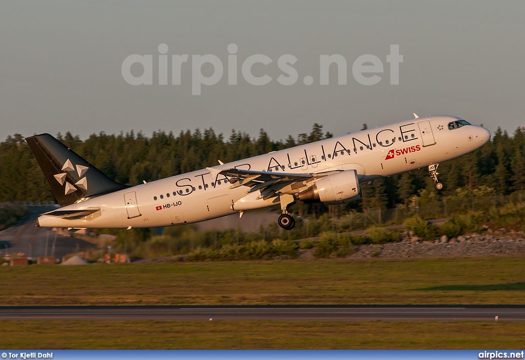 HB-IJO, Airbus A320-200, Swiss International Air Lines