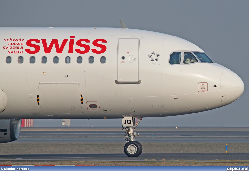 HB-IJQ, Airbus A320-200, Swiss International Air Lines