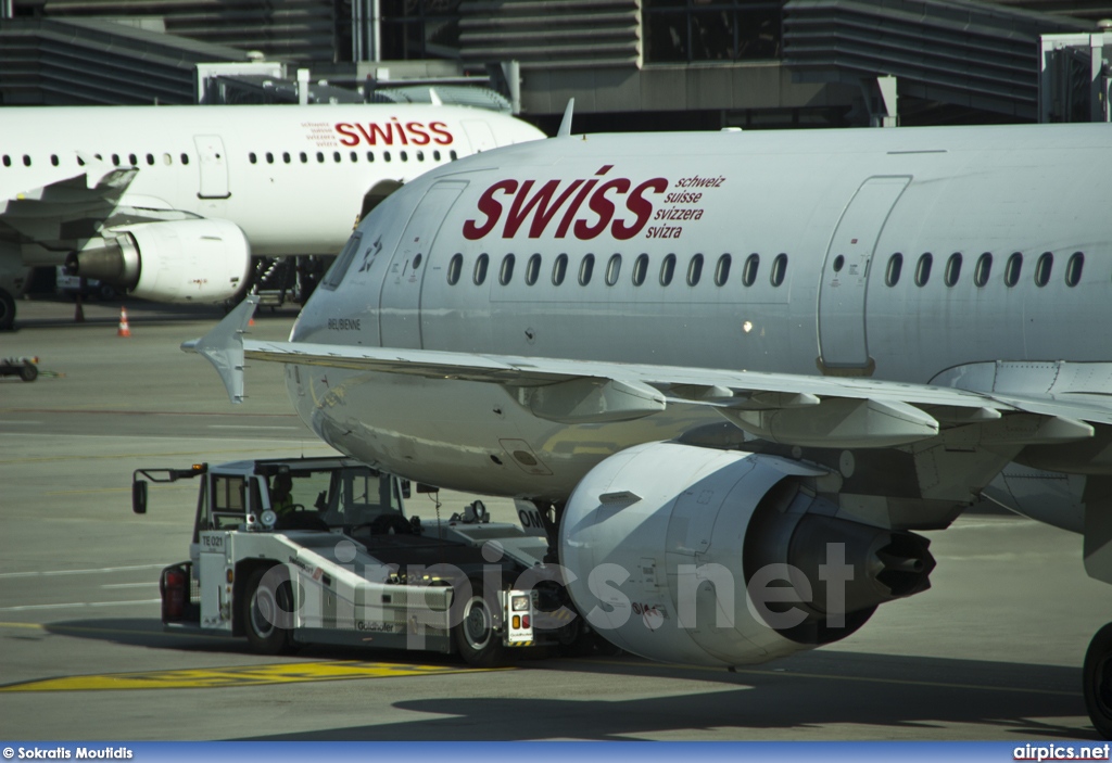 HB-IOM, Airbus A321-200, Swiss International Air Lines