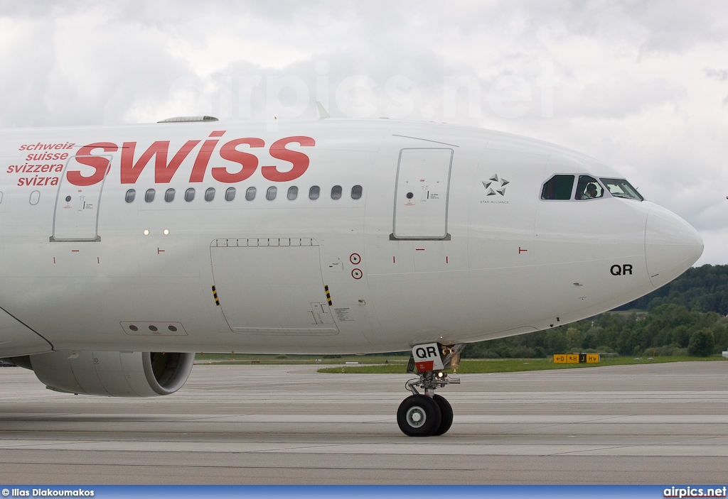 HB-IQR, Airbus A330-200, Swiss International Air Lines