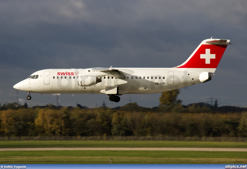 HB-IYR, British Aerospace Avro RJ100, Swiss International Air Lines