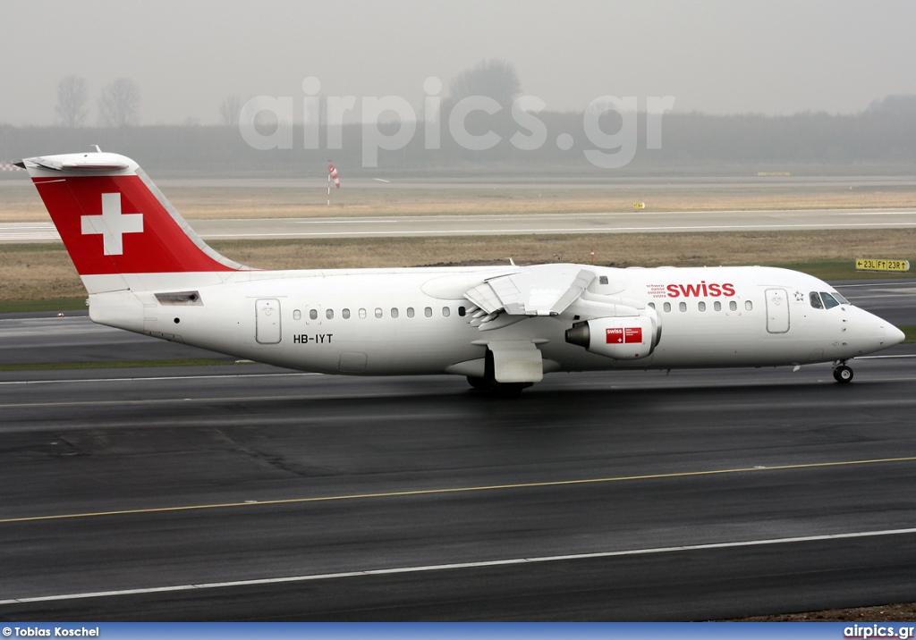 HB-IYT, British Aerospace Avro RJ100, Swiss International Air Lines