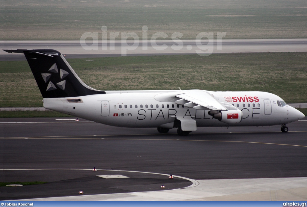 HB-IYV, British Aerospace Avro RJ100, Swiss International Air Lines