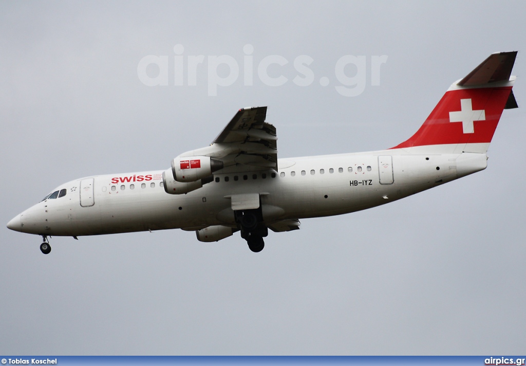 HB-IYZ, British Aerospace Avro RJ100, Swiss International Air Lines