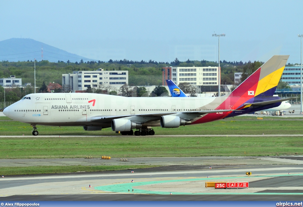 HL7421, Boeing 747-400M, Asiana Airlines