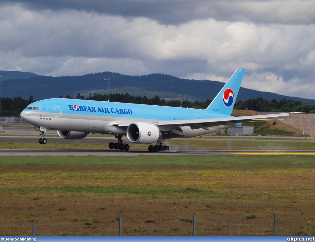 HL8252, Boeing 777F, Korean Air Cargo