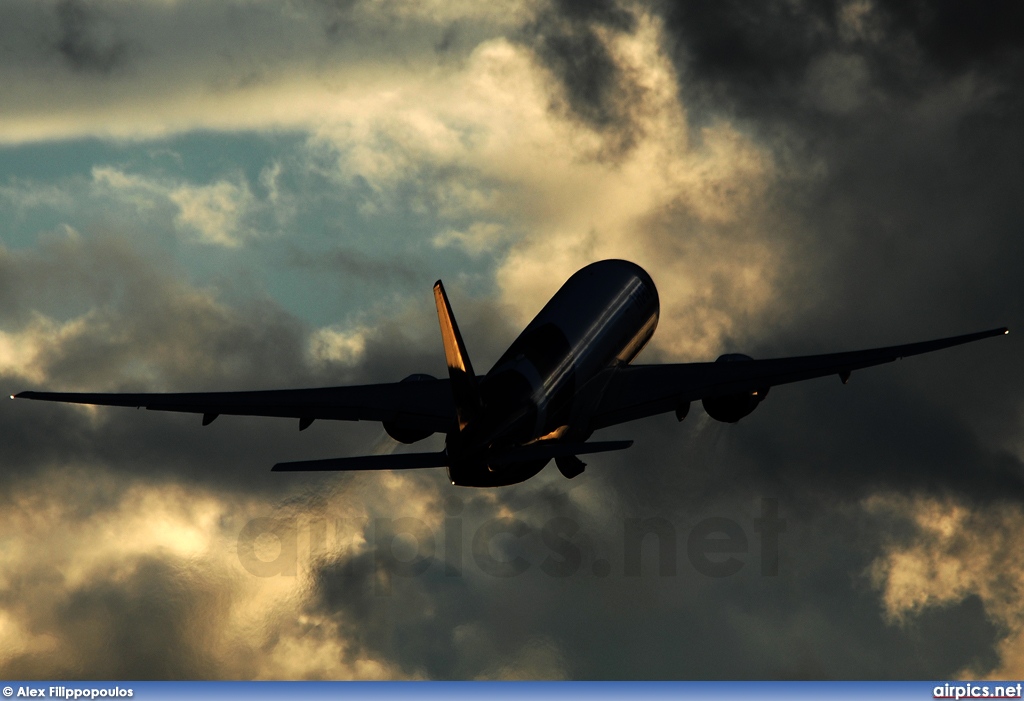 HS-TJS, Boeing 777-200ER, Thai Airways