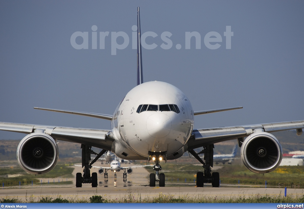 HS-TKD, Boeing 777-300, Thai Airways