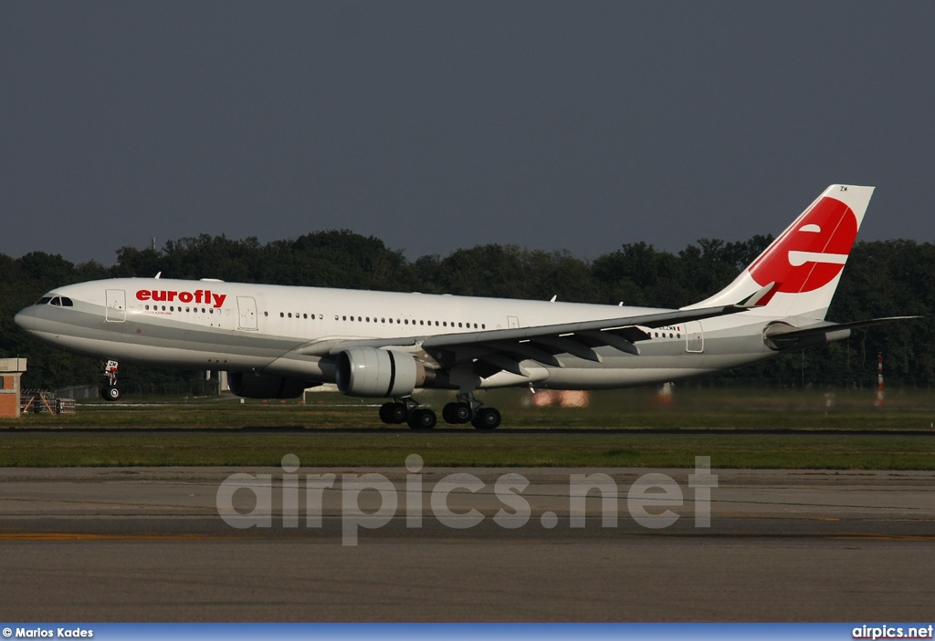 I-EEZM, Airbus A330-200, Eurofly