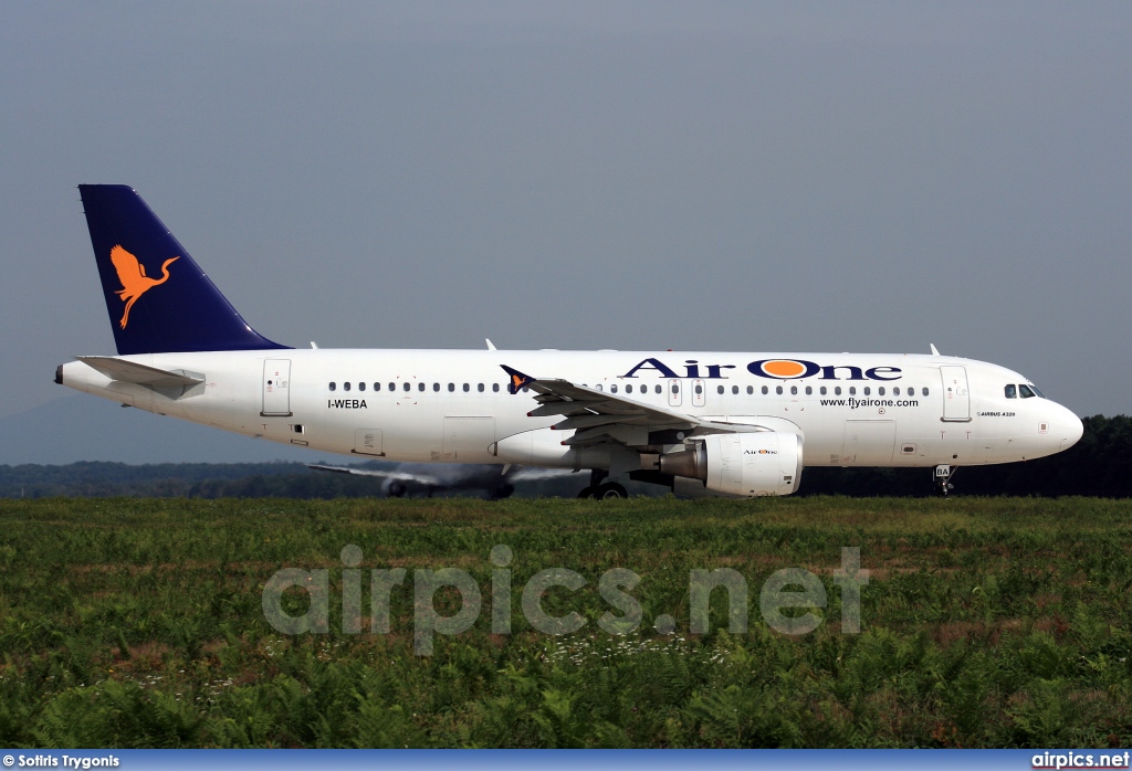 I-WEBA, Airbus A320-200, Air One