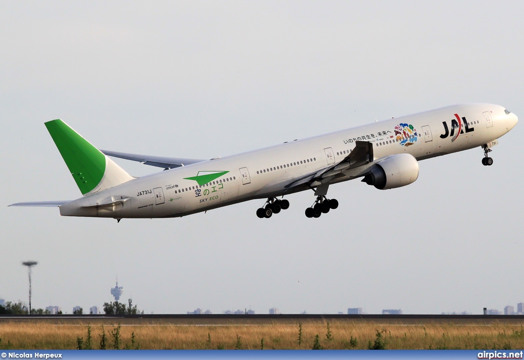 JA731J, Boeing 777-300ER, Japan Airlines