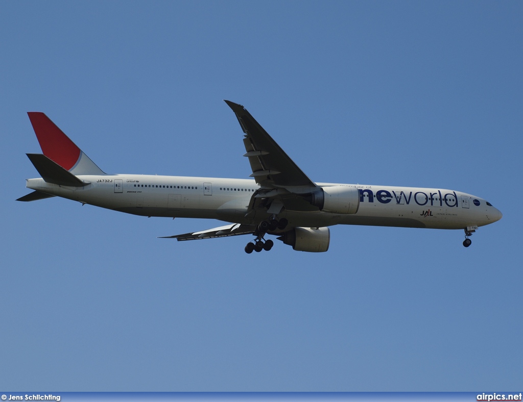 JA732J, Boeing 777-300ER, Japan Airlines