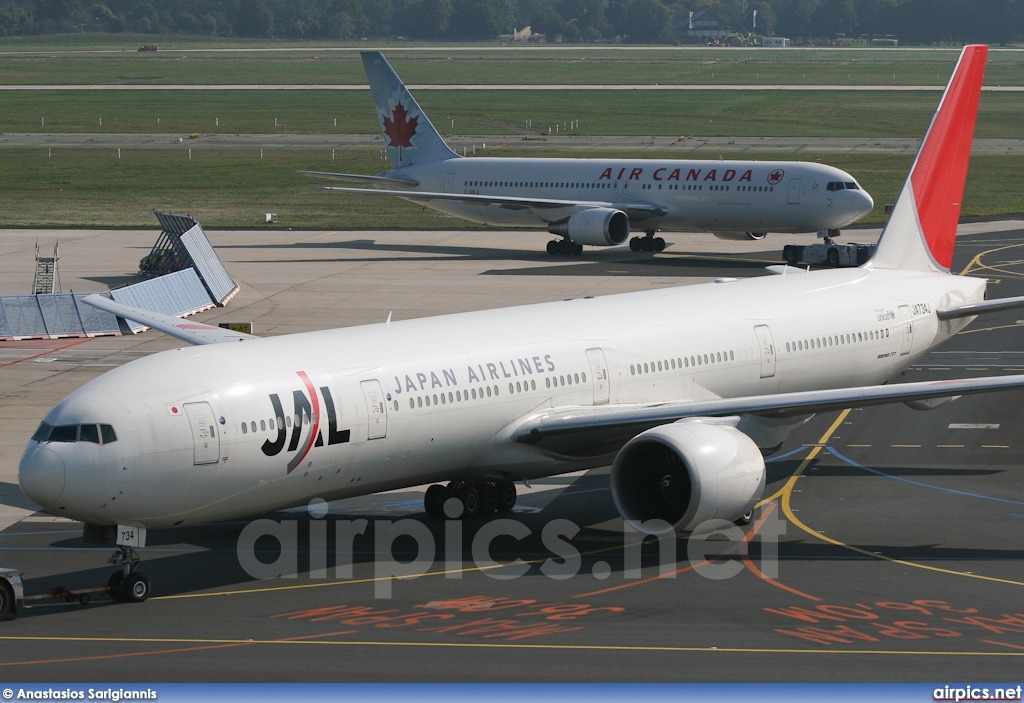 JA734J, Boeing 777-300ER, Japan Airlines