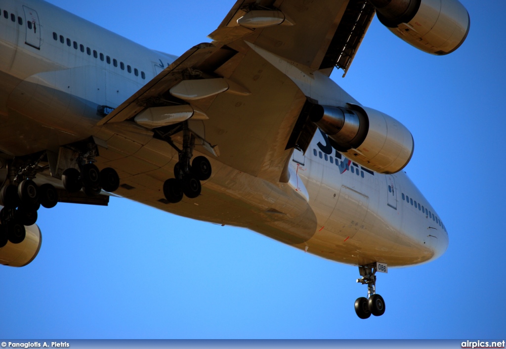 JA8086, Boeing 747-400, Japan Airlines