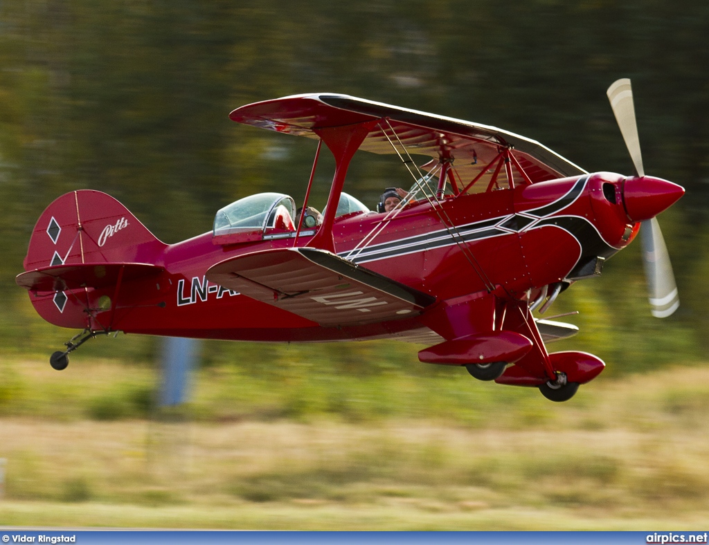 LN-AHN, Pitts S-2A Special, Private