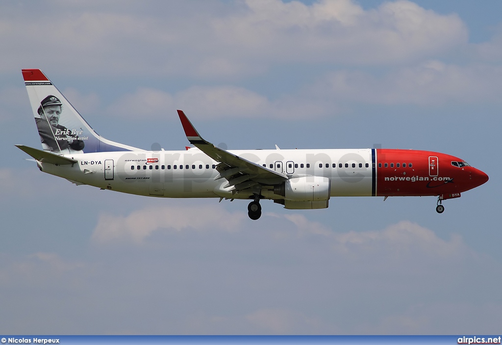 LN-DYA, Boeing 737-800, Norwegian Air Shuttle