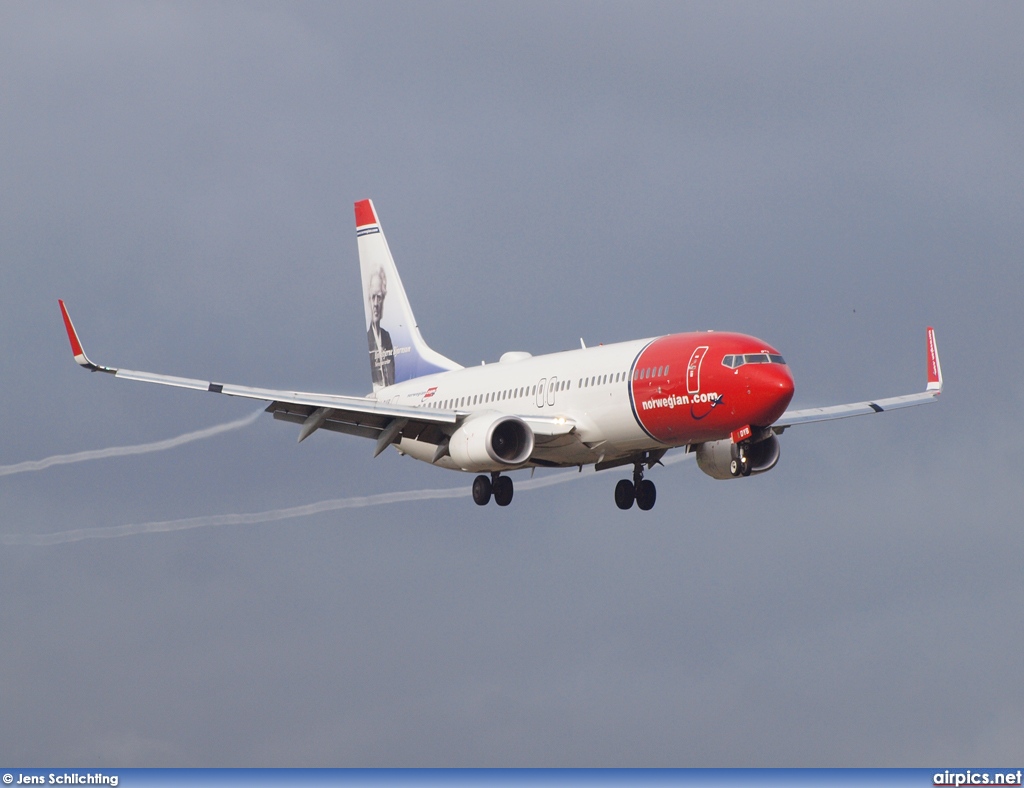 LN-DYB, Boeing 737-800, Norwegian Air Shuttle