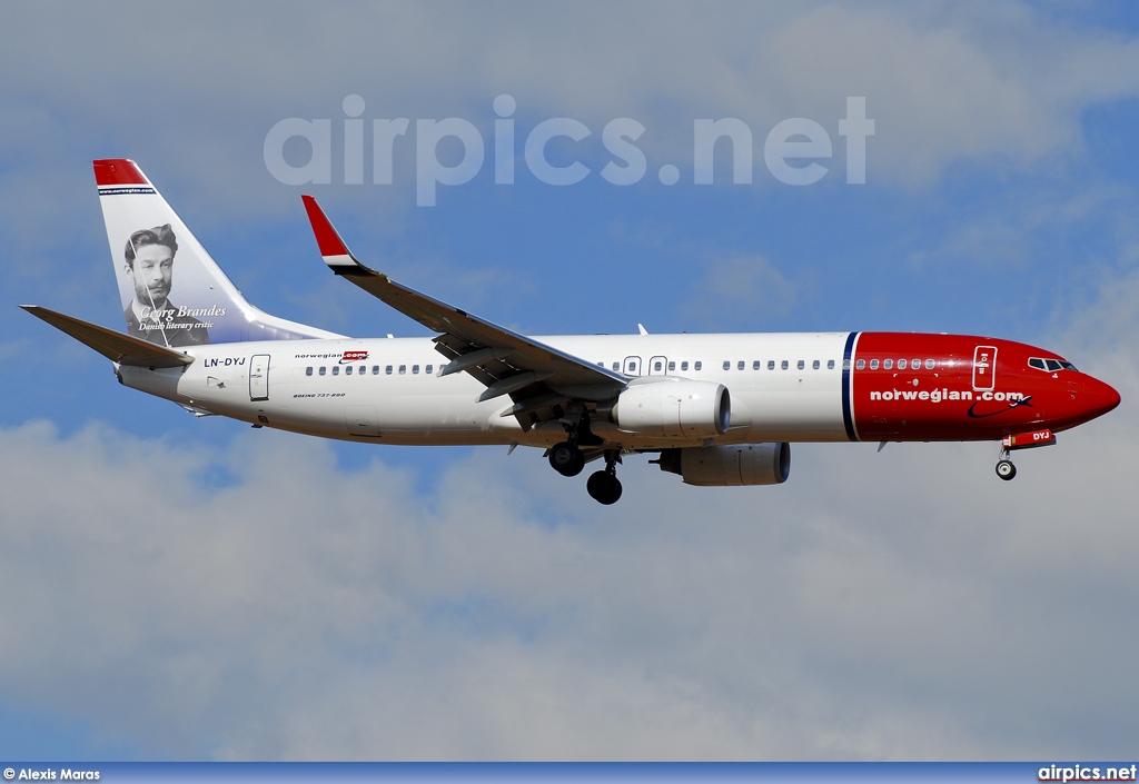 LN-DYJ, Boeing 737-800, Norwegian Air Shuttle