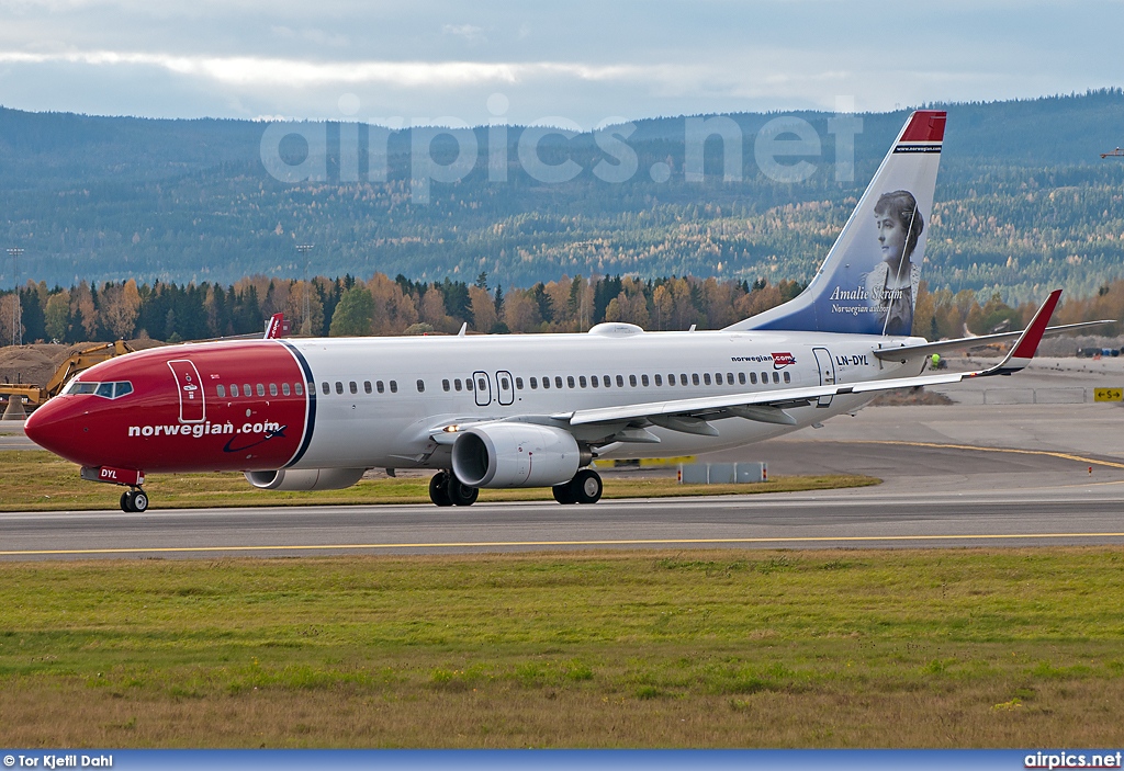 LN-DYL, Boeing 737-800, Norwegian Air Shuttle