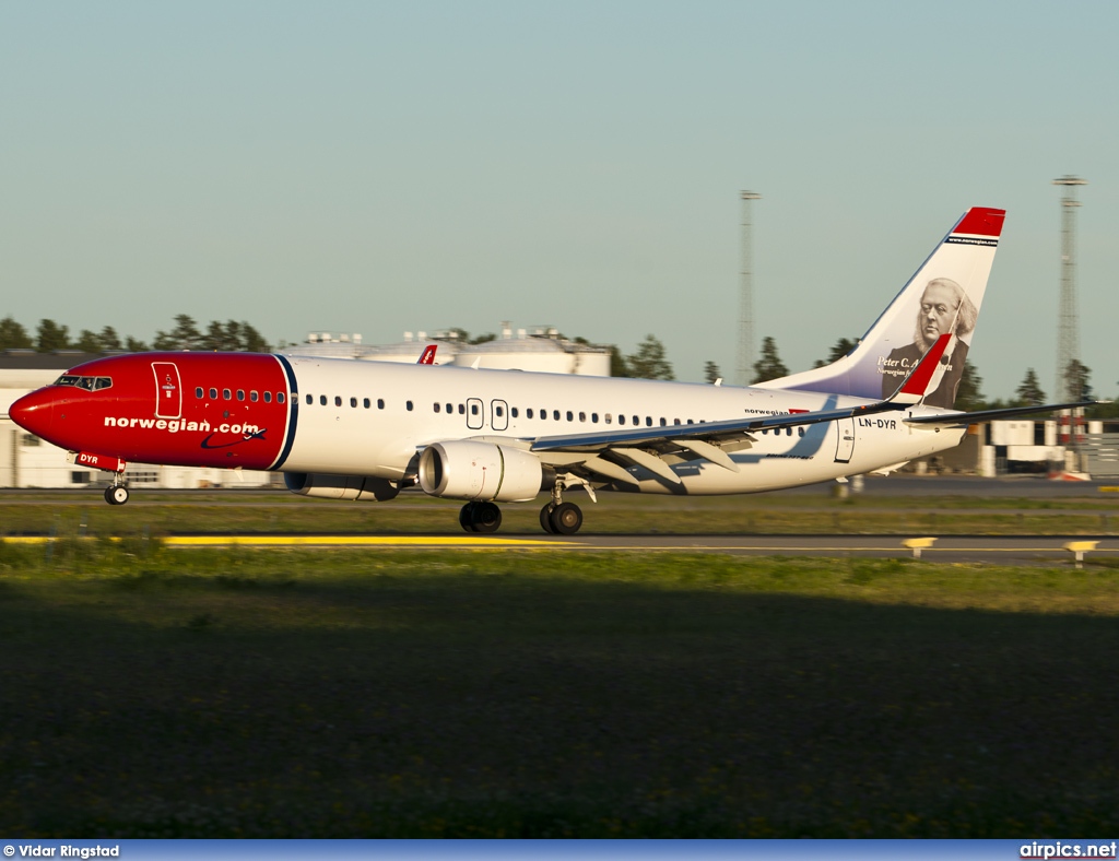 LN-DYR, Boeing 737-800, Norwegian Air Shuttle