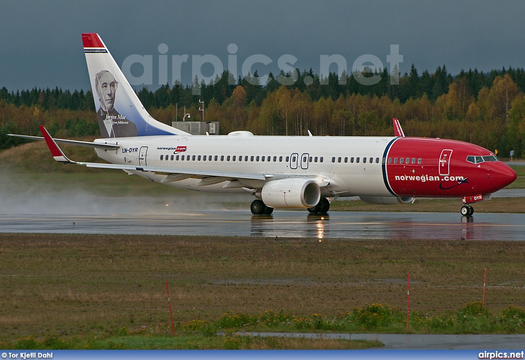 LN-DYR, Boeing 737-800, Norwegian Air Shuttle