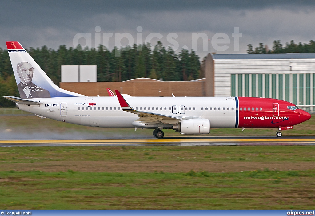 LN-DYR, Boeing 737-800, Norwegian Air Shuttle