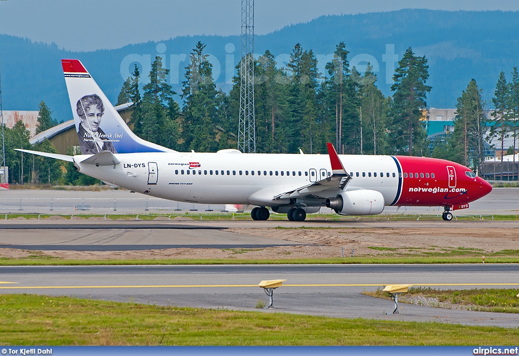 LN-DYS, Boeing 737-800, Norwegian Air Shuttle