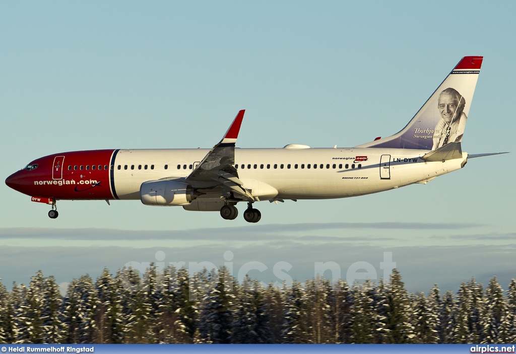 LN-DYW, Boeing 737-800, Norwegian Air Shuttle