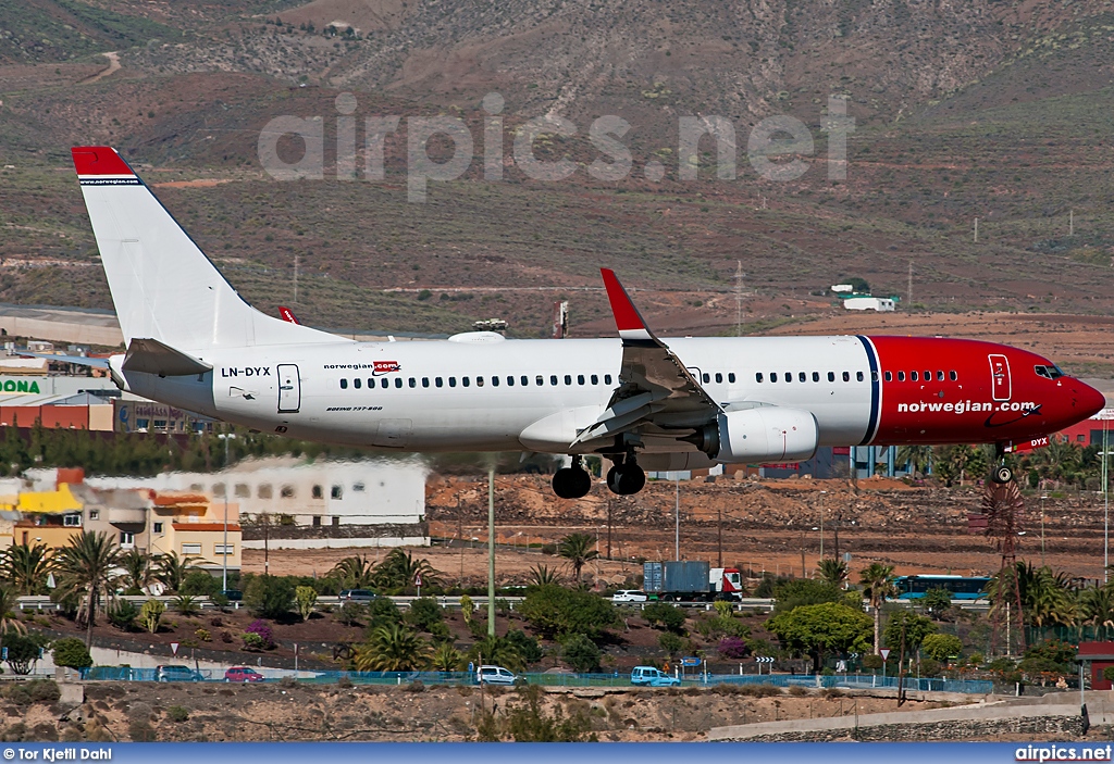 LN-DYX, Boeing 737-800, Norwegian Air Shuttle