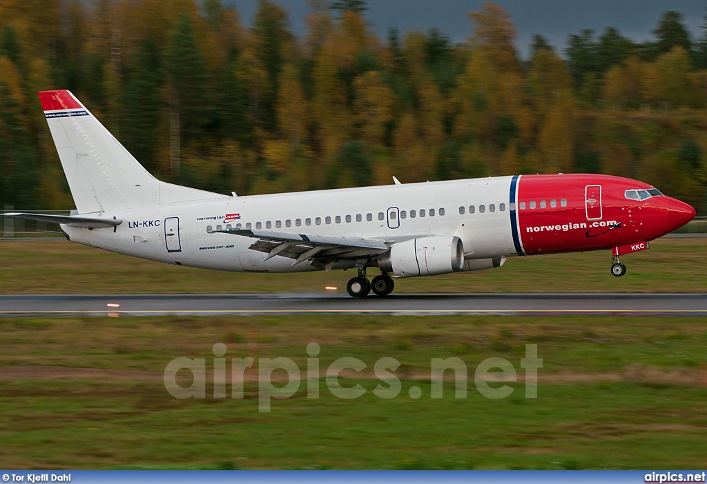 LN-KKC, Boeing 737-300, Norwegian Air Shuttle