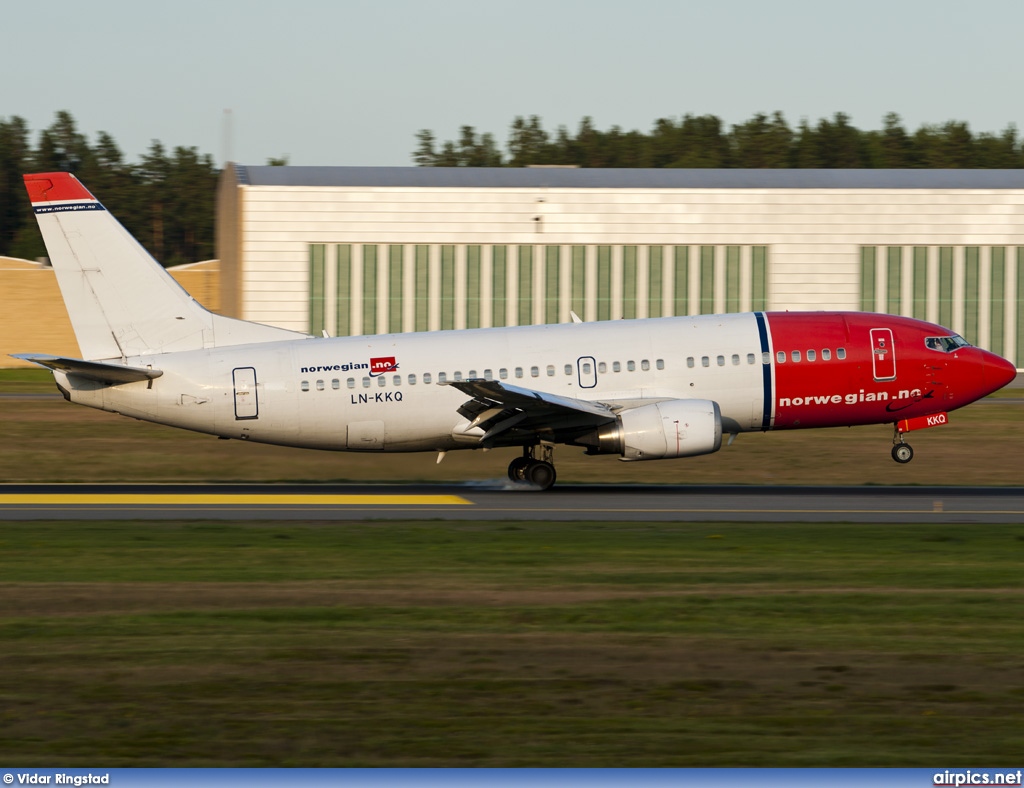 LN-KKQ, Boeing 737-300, Norwegian Air Shuttle