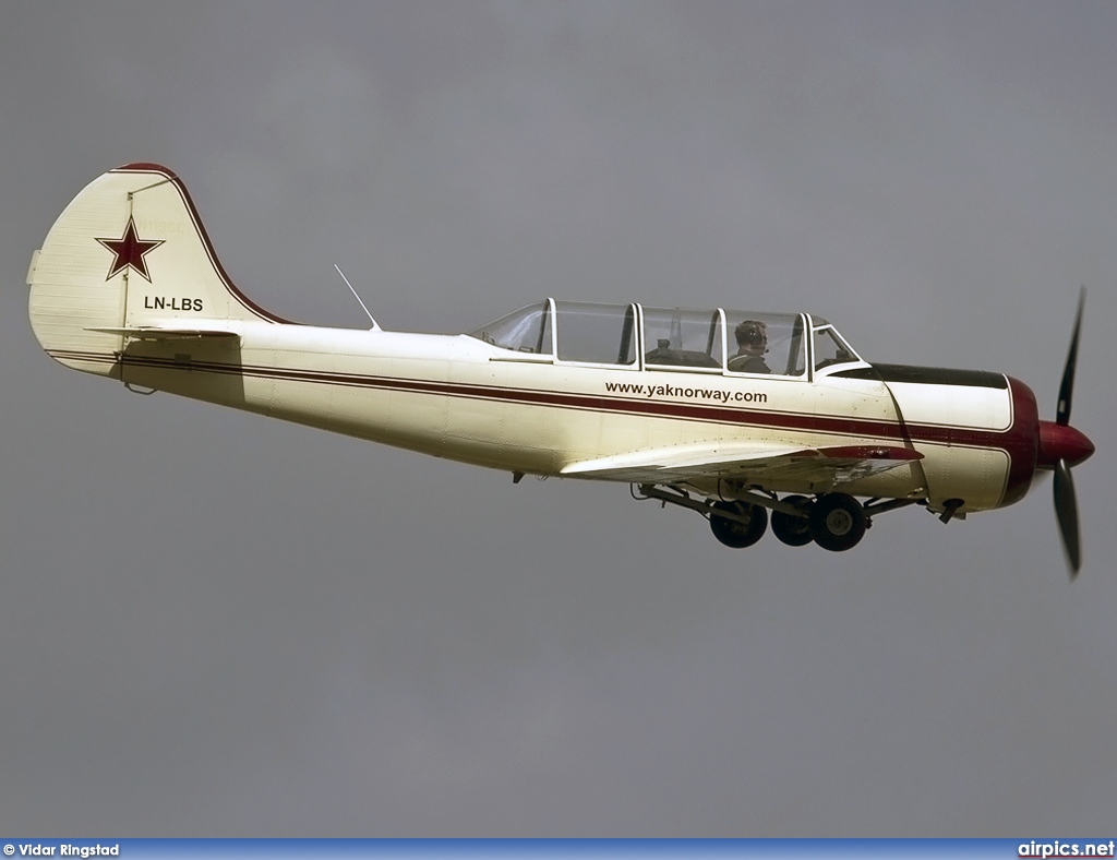 LN-LBS, Aerostar IAK-52W, Private