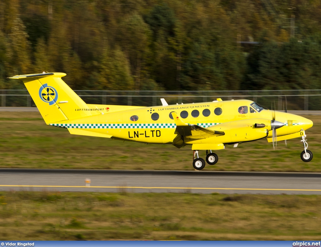 LN-LTD, Beechcraft B200 King Air, Lufttransport