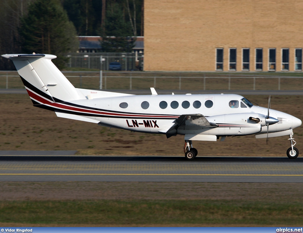 LN-MIX, Beechcraft B200 King Air, Untitled