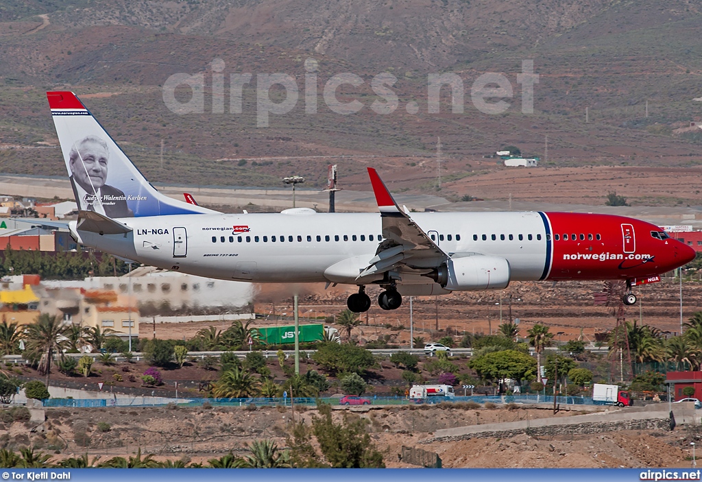 LN-NGA, Boeing 737-800, Norwegian Air Shuttle