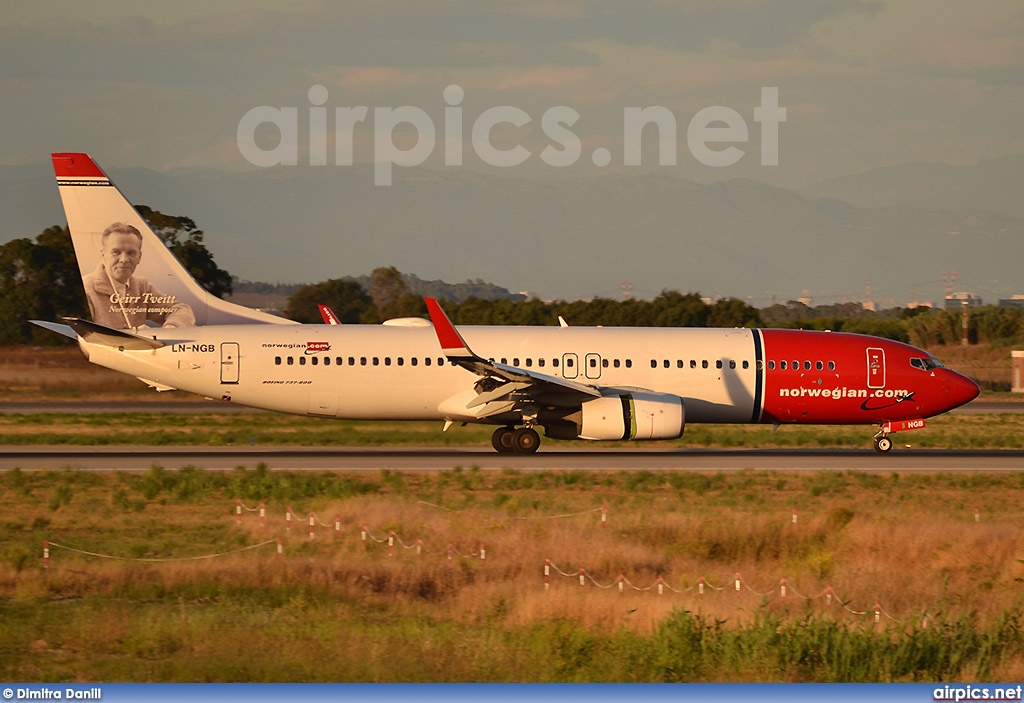 LN-NGB, Boeing 737-800, Norwegian Air Shuttle